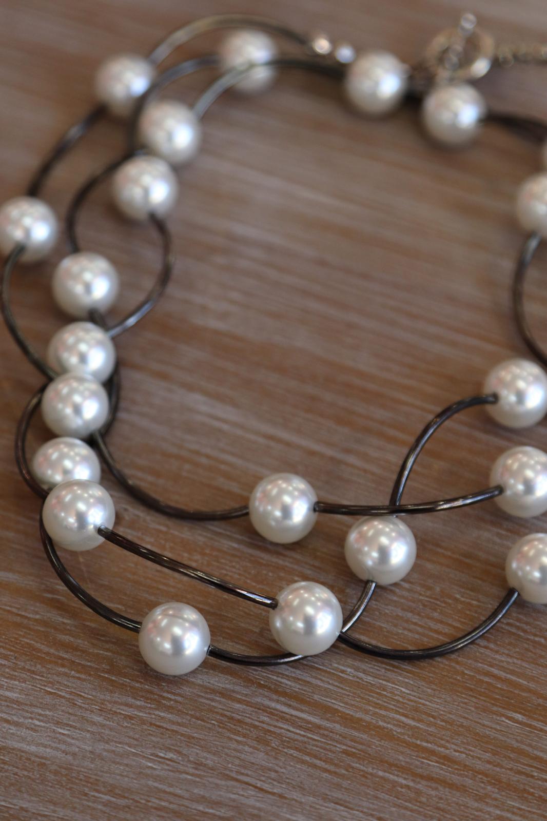 Midnight Pearl Sugar Necklace image 2