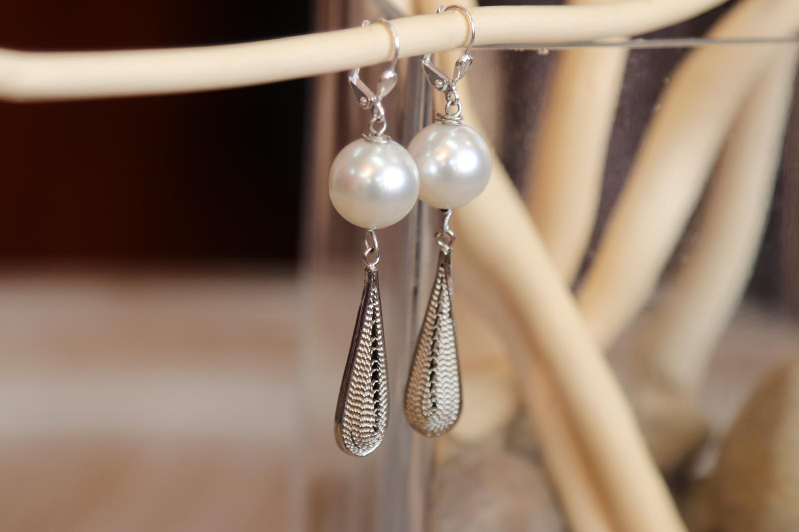 La Pearla Earrings image 0